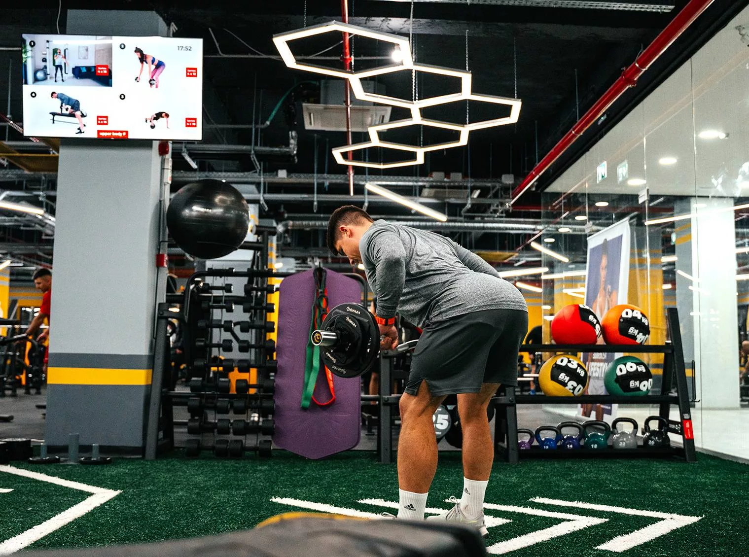 Personalizacja usług w klubie fitness: Jak zadowolić każdego klienta?