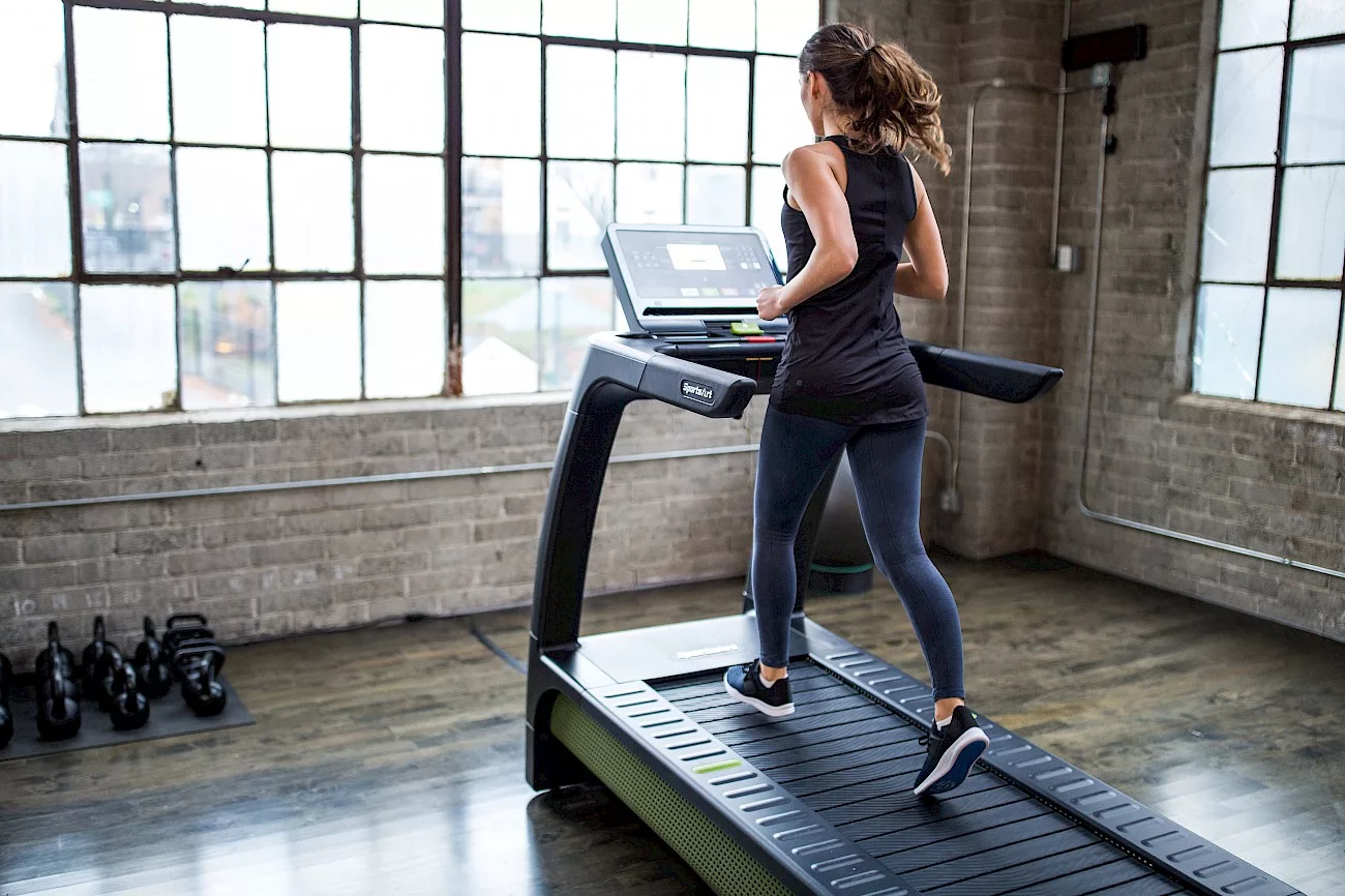 Czym wyróżniają się bieżnie elektryczne od SportsArt na tle konkurencji?