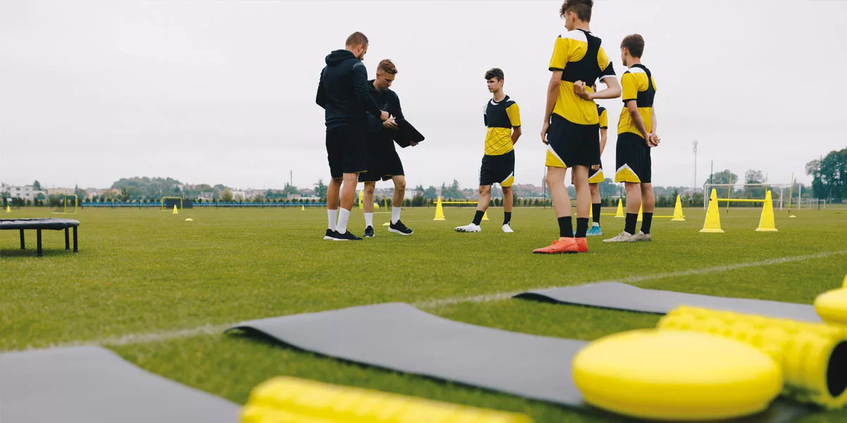 Wprowadzenie bezpiecznych urządzeń do treningów w szkołach i na uniwersytetach ze SportsArt