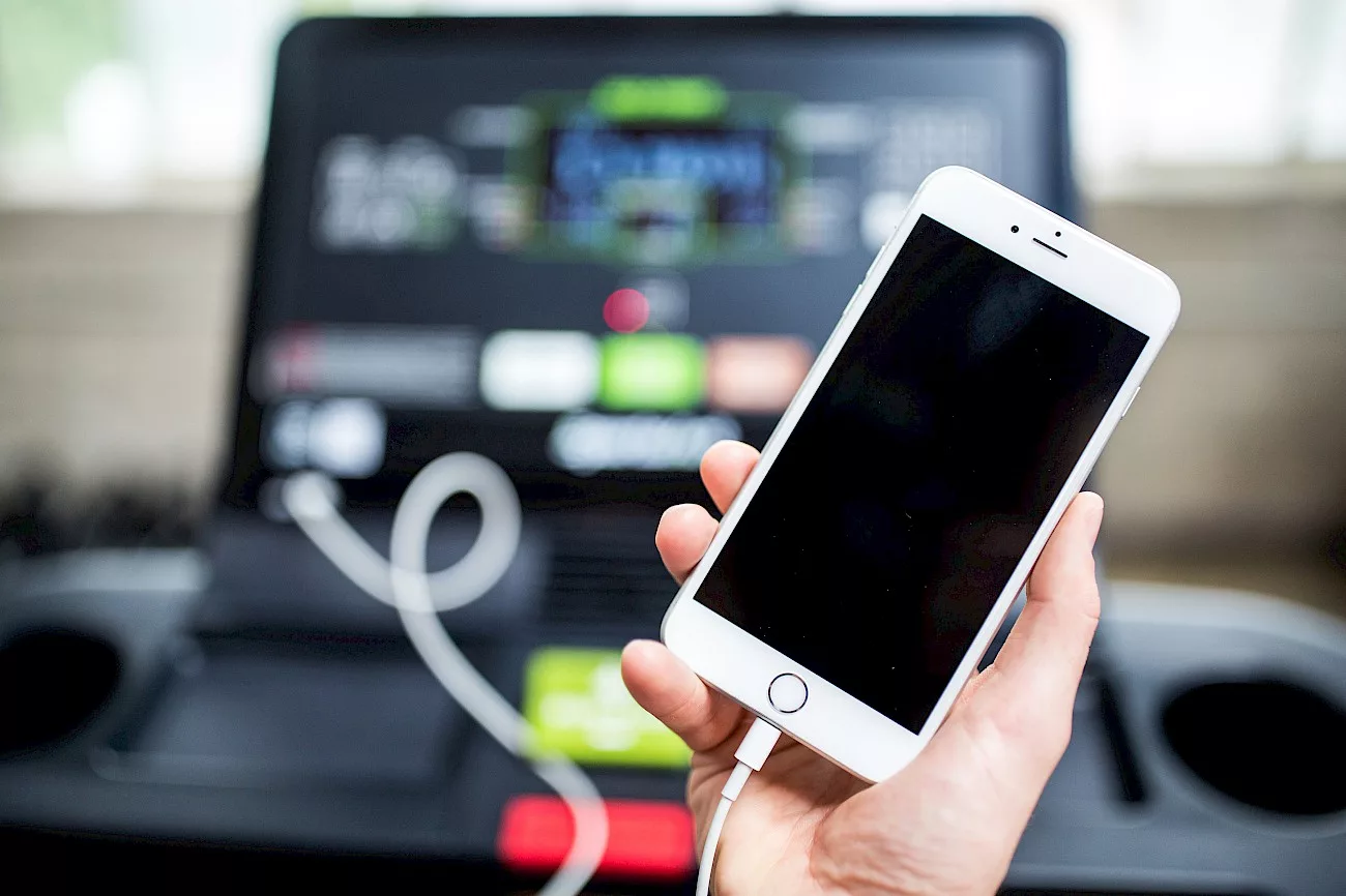 Energia kinetyczna w akcji: Jak sprzęt SportsArt przekształca twoje treningi w zieloną energię?