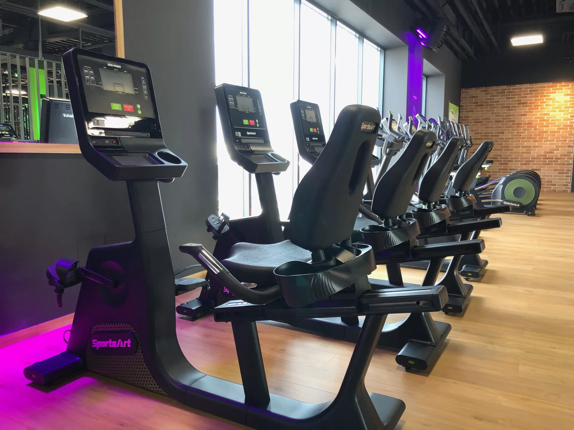 Czym charakteryzuje się nowoczesna siłownia?